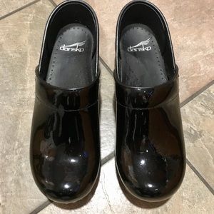 Dansko 37 Clog